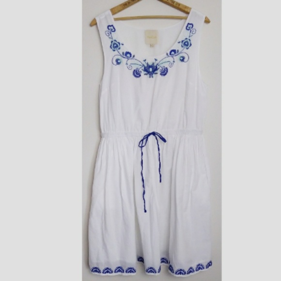 Modcloth Dresses & Skirts - MODCLOTH Embroidered Dress